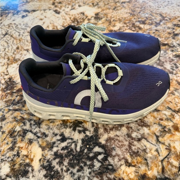 On Running Cloudmonsters in men’s size 9. - Picture 5 of 9